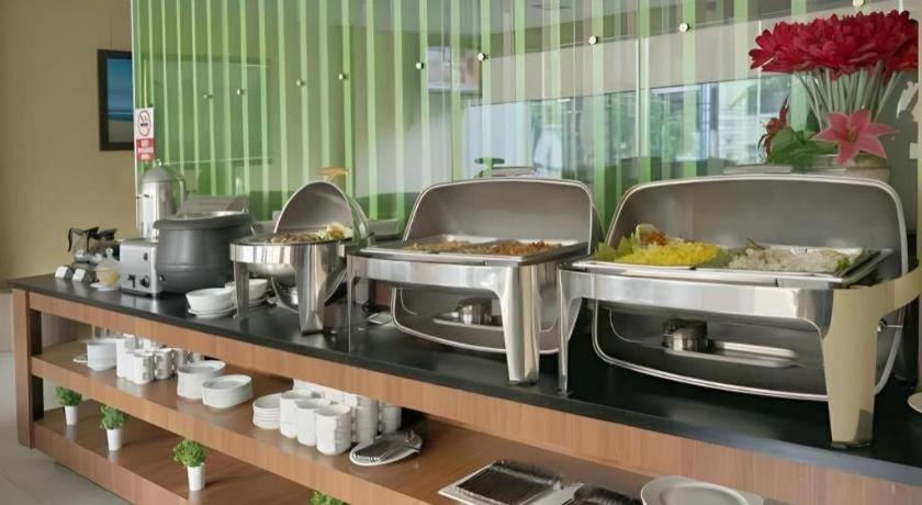 Aswin Hotel And Spa Makassar Exterior foto
