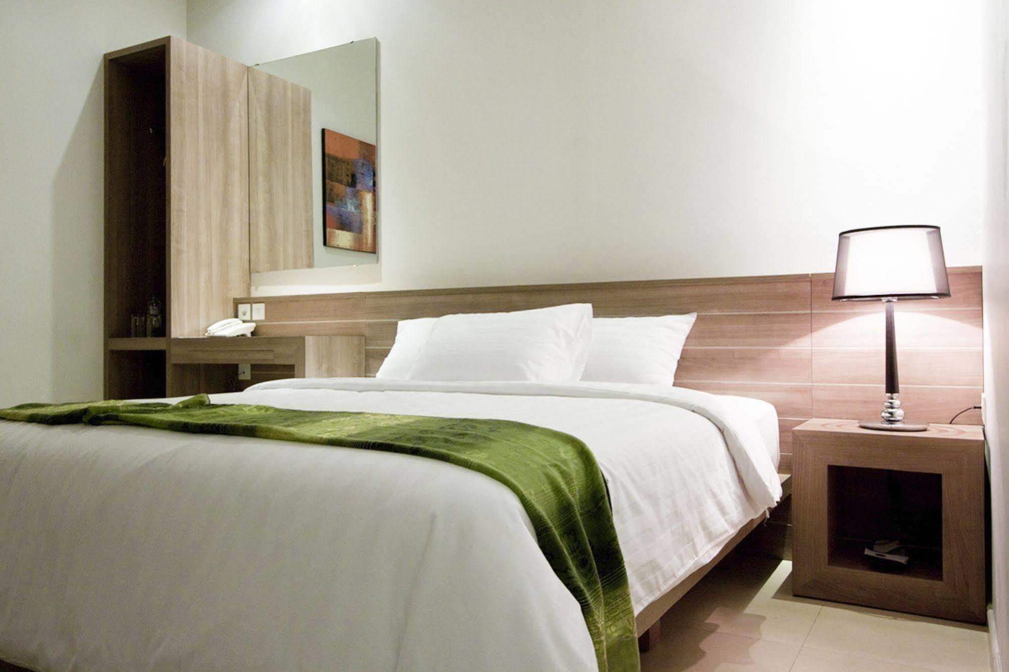 Aswin Hotel And Spa Makassar Exterior foto